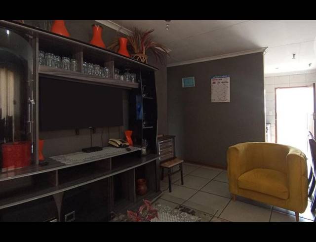 3 BEDROOM HOUSE FOR SALE IN CLAYVILLE